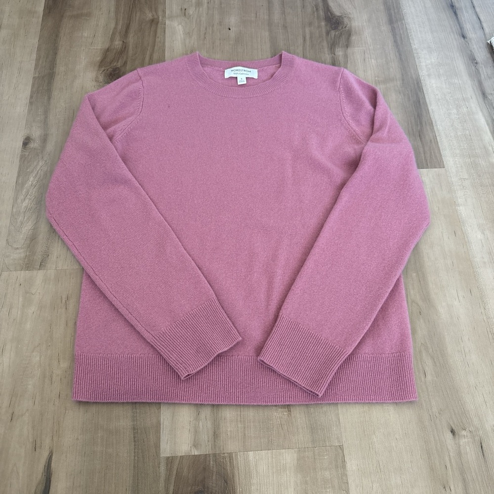 Nordstrom Women’s Crewneck Cashmere Sweater in Soft Pink